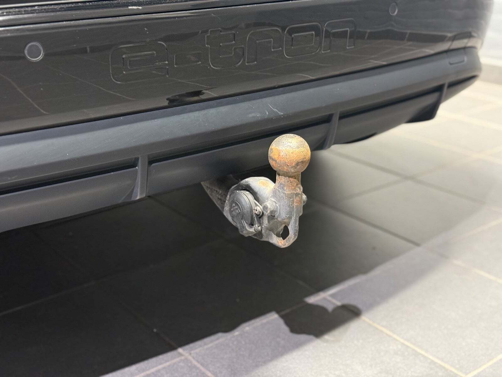 Grå Audi Q4 e-tron fra 2022