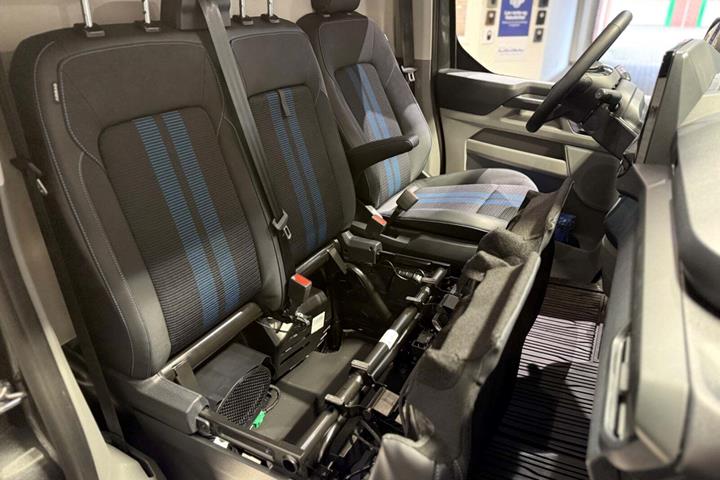 Grå Ford Transit Custom 320 L2 fra 2026