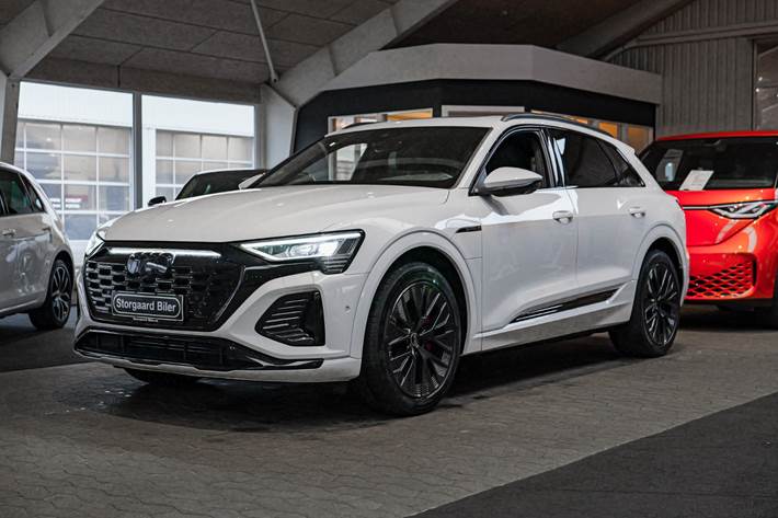 Hvid Audi Q8 e-tron fra 2024
