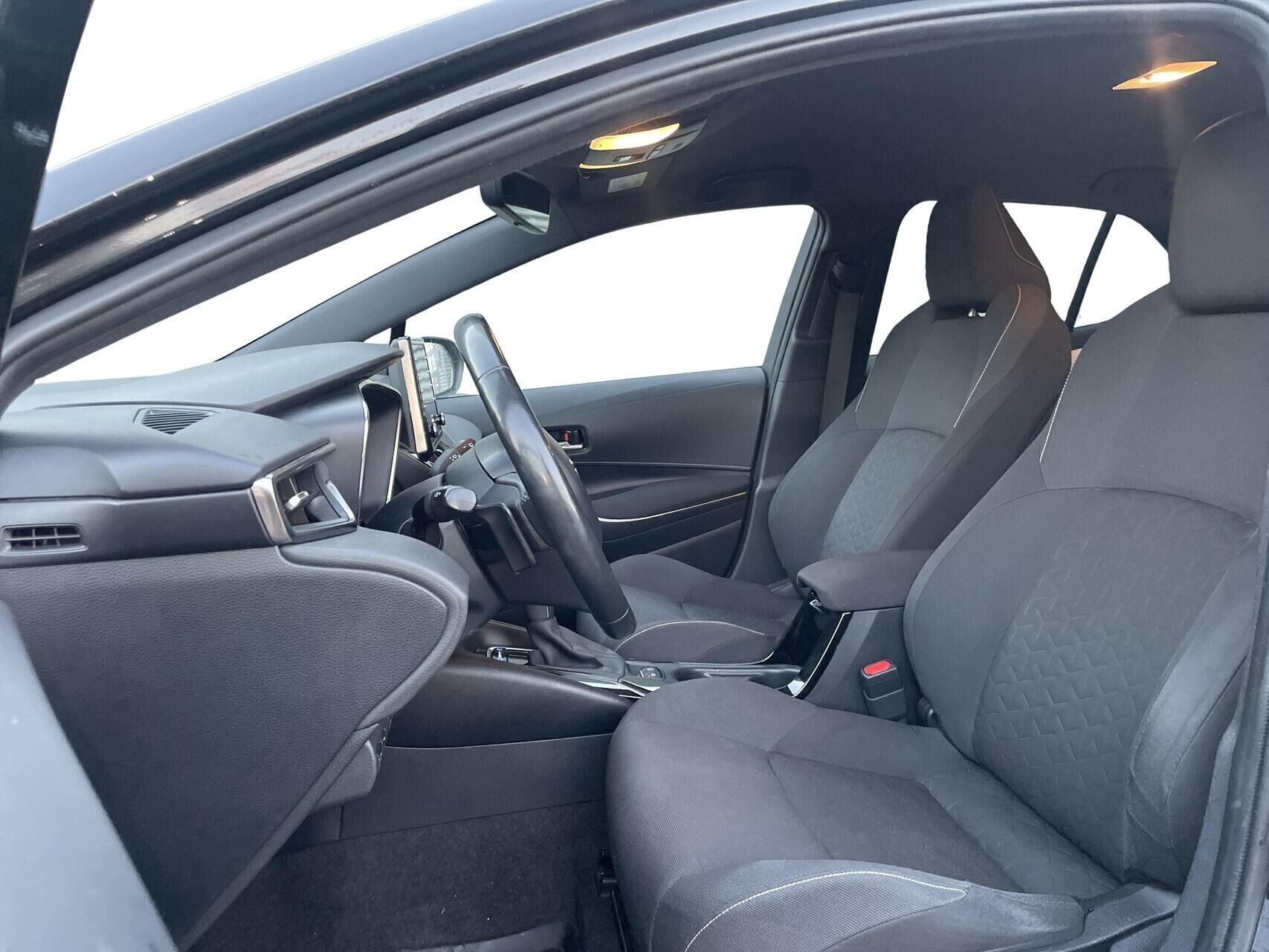 Toyota Corolla 2,0 Hybrid H3 E-CVT 180HK 5d 6g Aut.