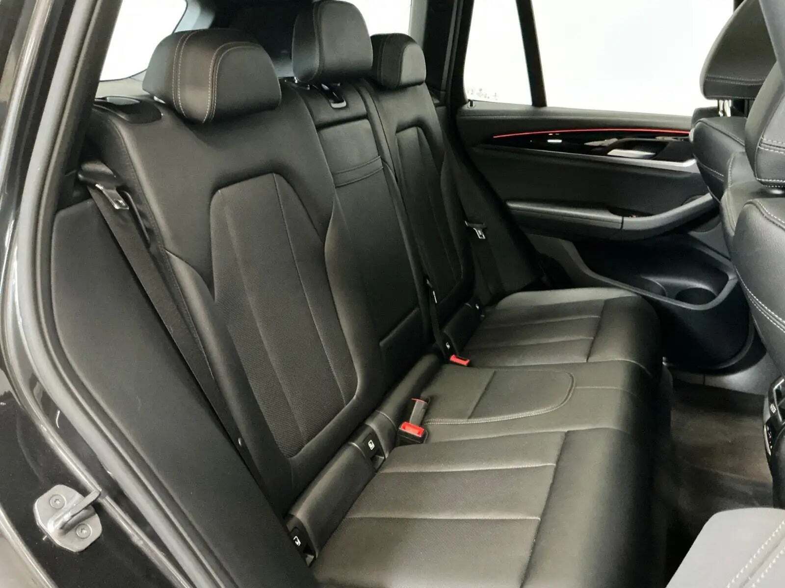 Grå BMW iX3 fra 2023