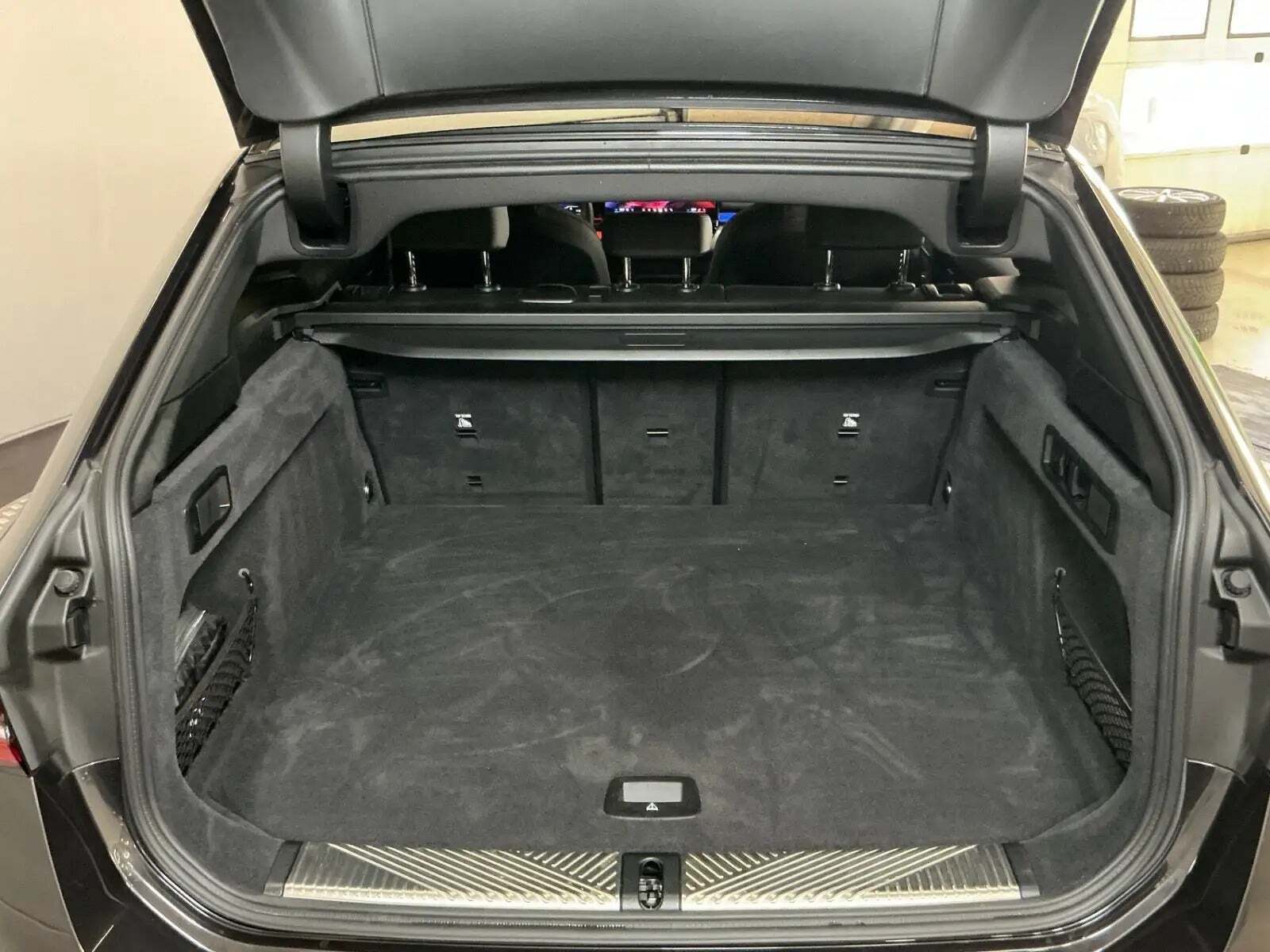 Sort BMW i5 fra 2025