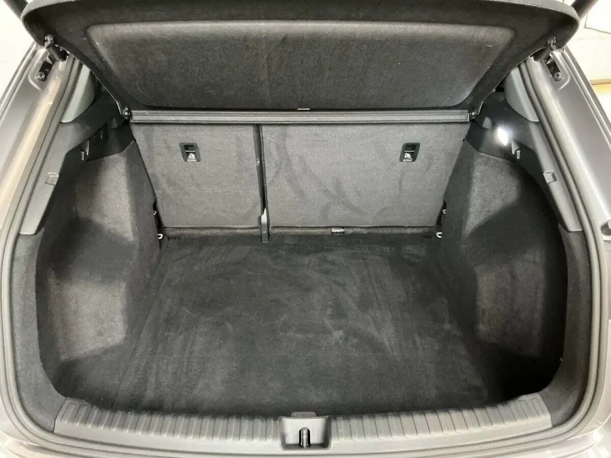 Sølv Audi Q4 e-tron fra 2024