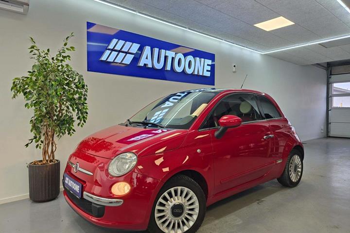 Rød Fiat 500 fra 2008 set udefra