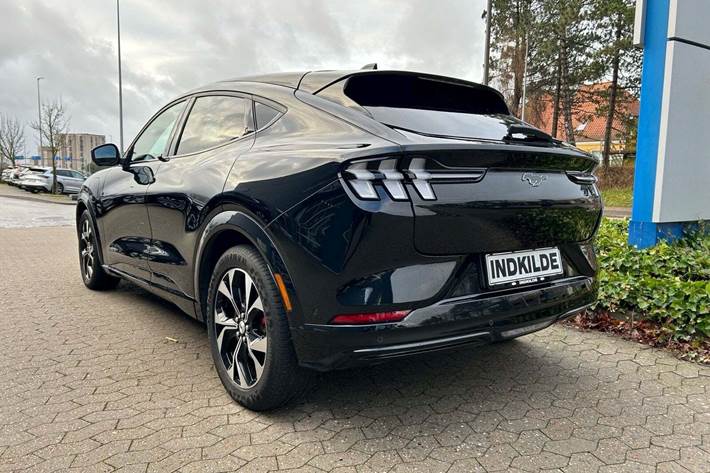 Sort Ford Mustang Mach-E fra 2023