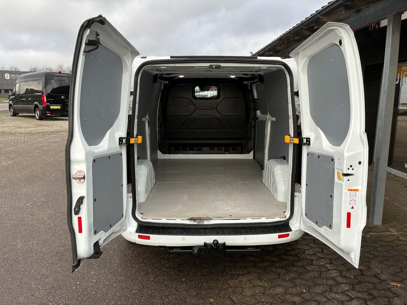 Hvid Ford Transit Custom 320L fra 2021