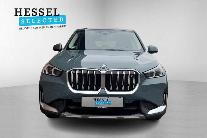 Blå BMW iX1 fra 2023