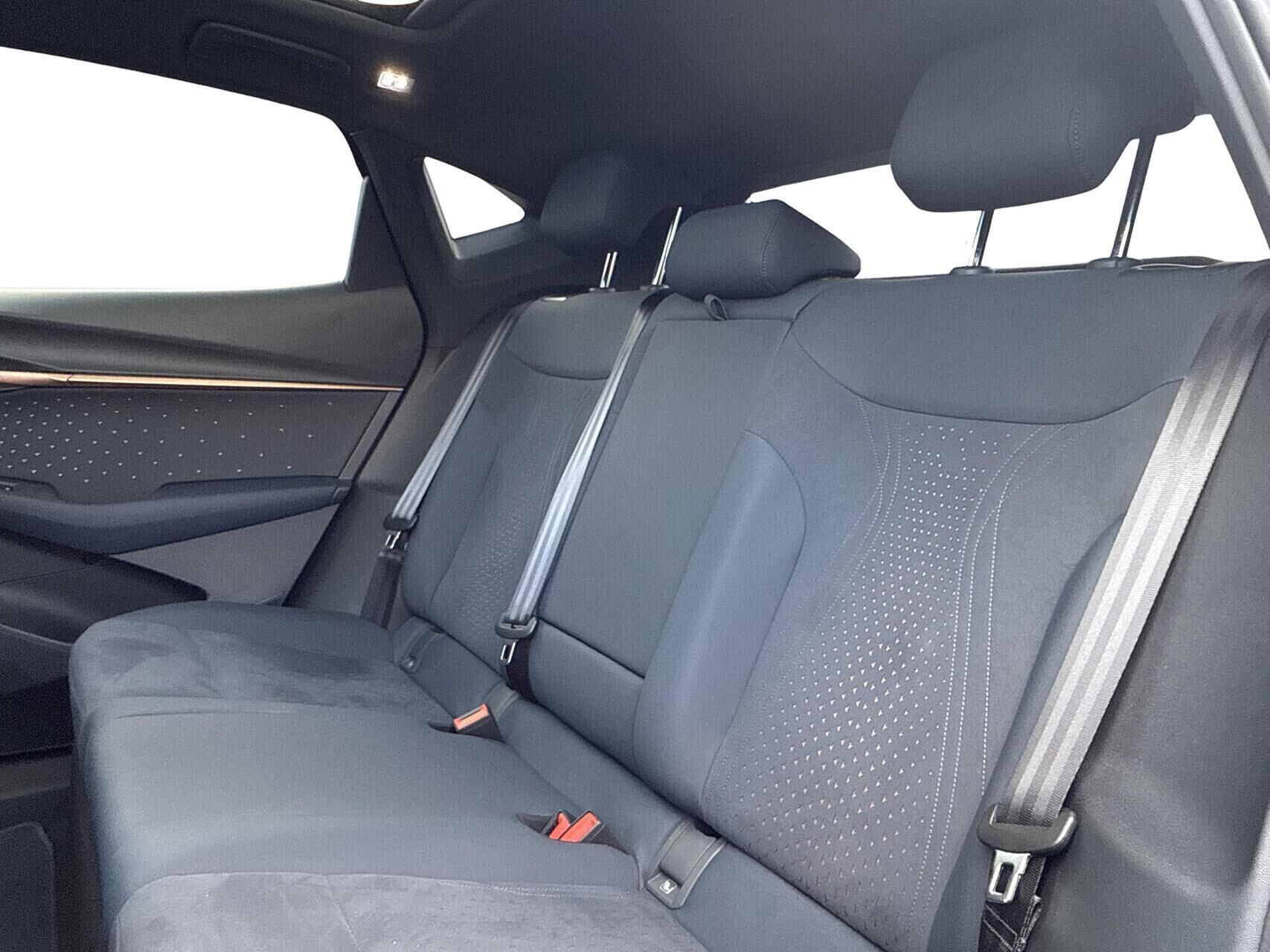 Blå Cupra Tavascan fra 2024