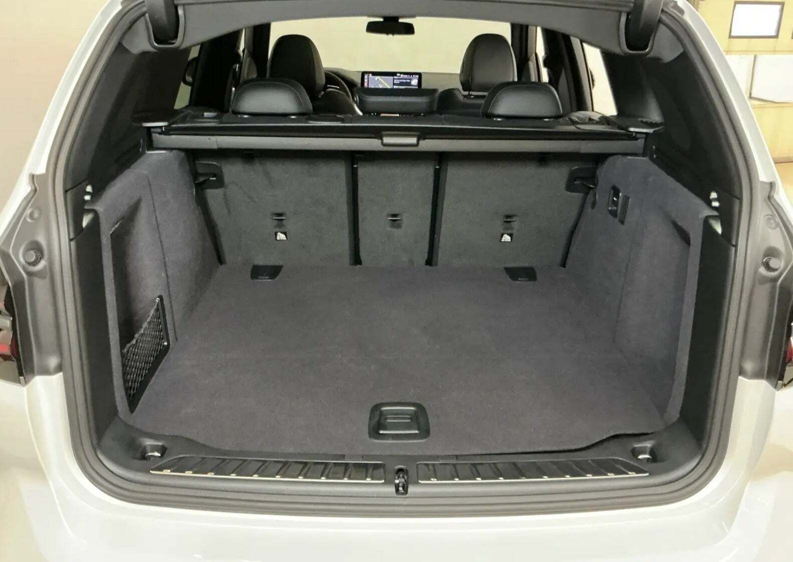 Hvid BMW iX3 fra 2024