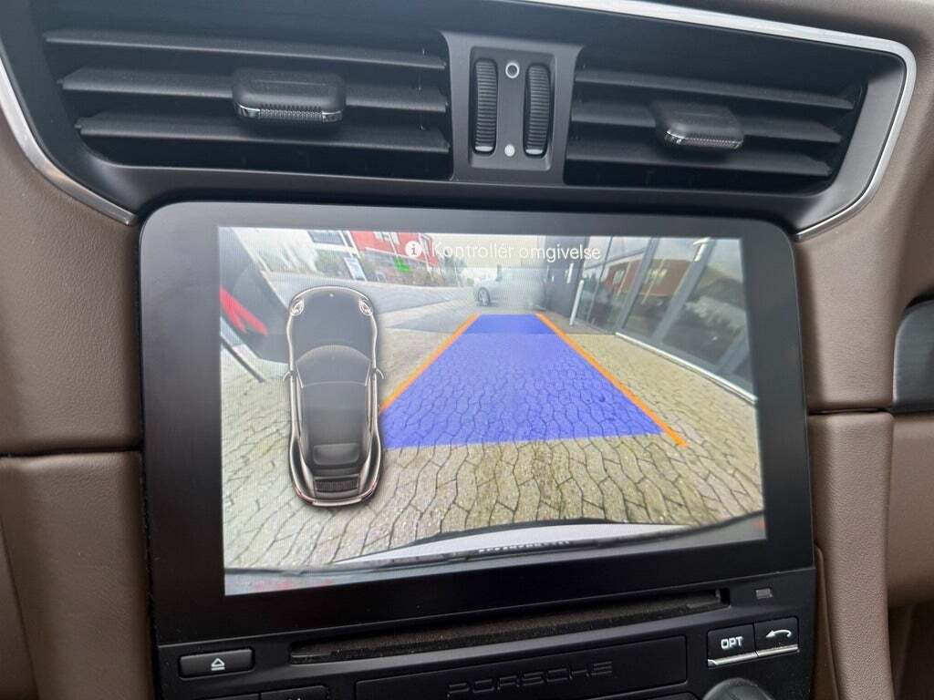 Beige Porsche 911 Carrera GTS fra 2018