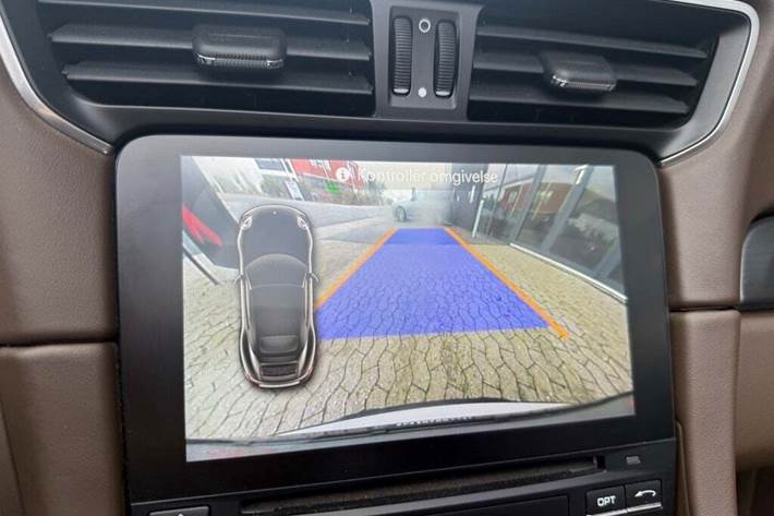 Beige Porsche 911 Carrera GTS fra 2018 set indefra