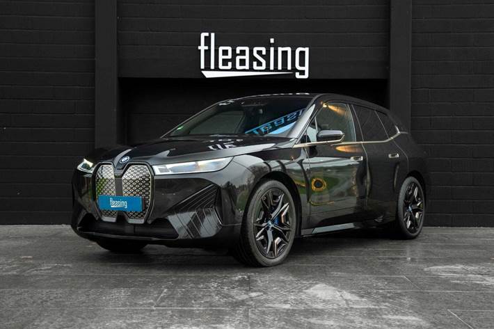 Sort BMW iX fra 2022 set udefra