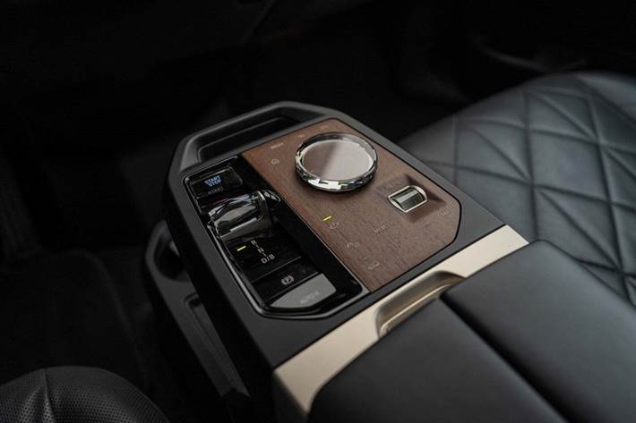 Sort BMW iX fra 2022