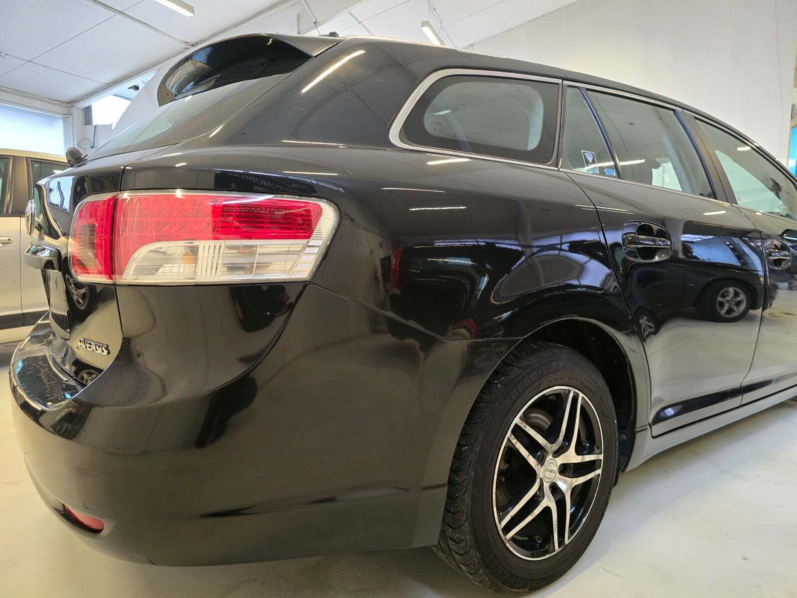 Toyota Avensis 1,8 VVT-i T2 Business stc.