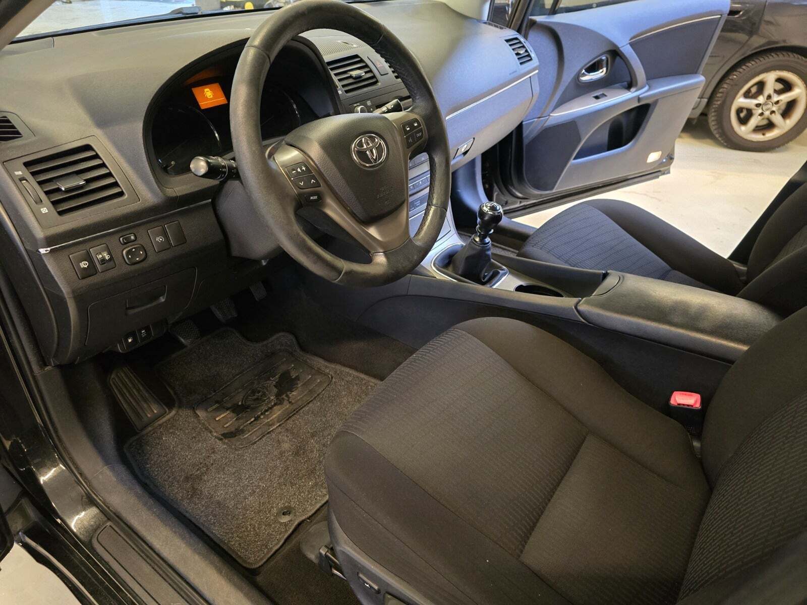 Toyota Avensis 1,8 VVT-i T2 Business stc.