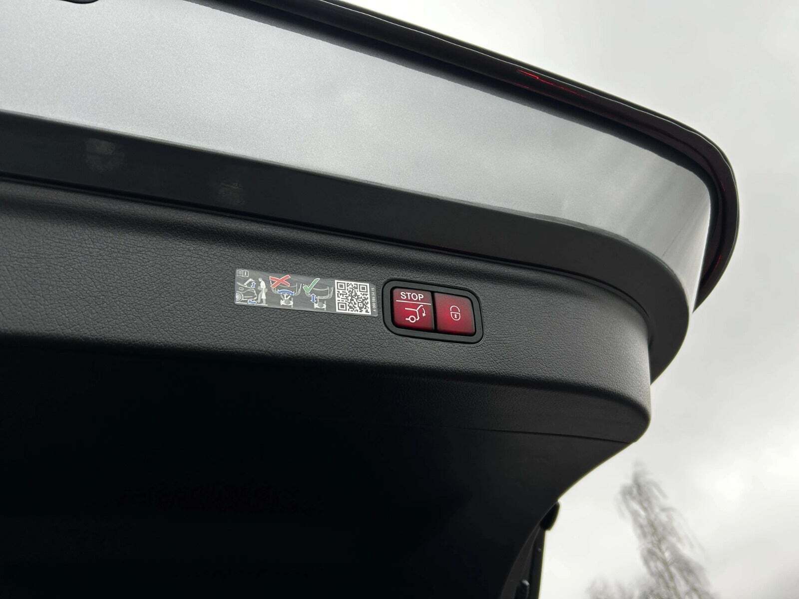 Grå Mercedes EQE43 SUV fra 2023