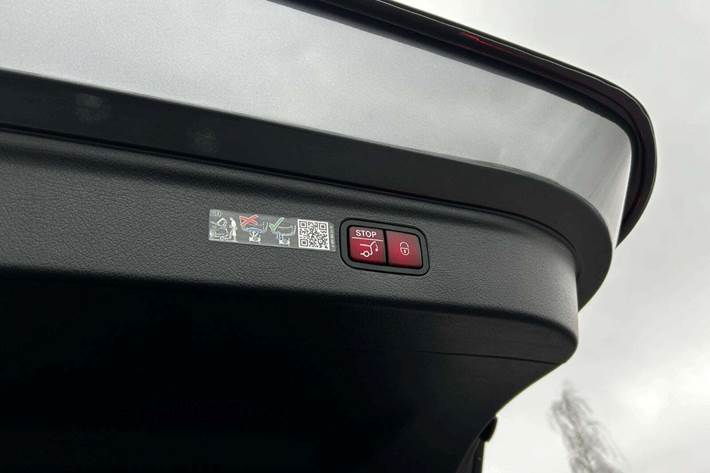 Grå Mercedes EQE43 SUV fra 2023