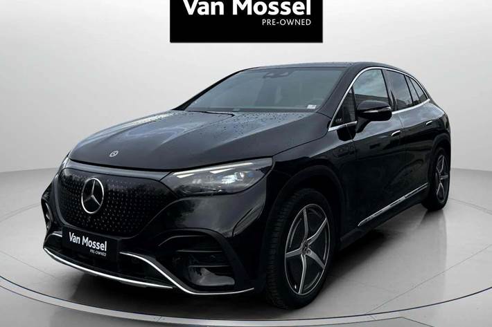 Sort Mercedes EQE350 SUV fra 2023 set udefra