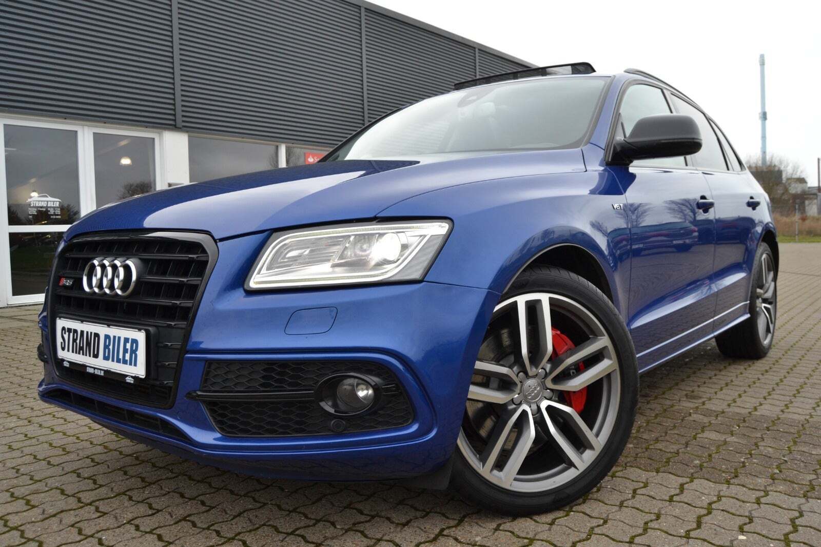 Blå Audi SQ5 fra 2016
