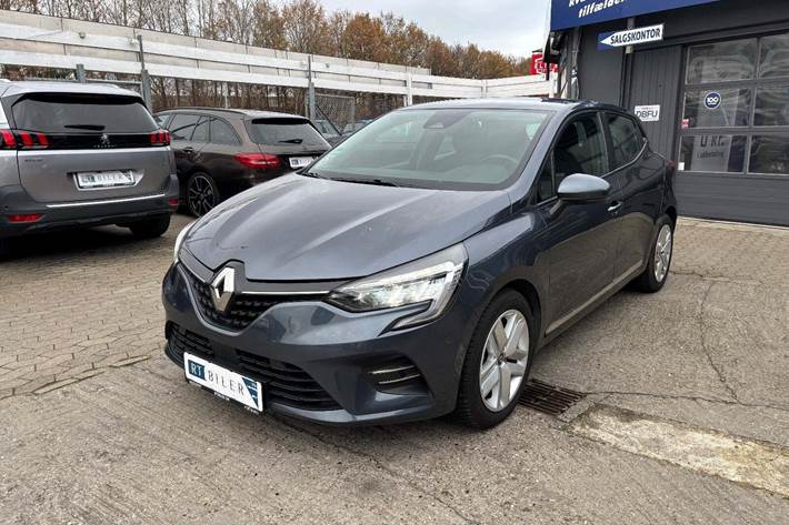 Grå Renault Clio V fra 2021 set udefra