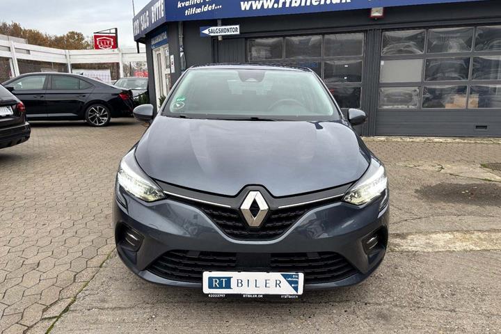 Grå Renault Clio V fra 2021