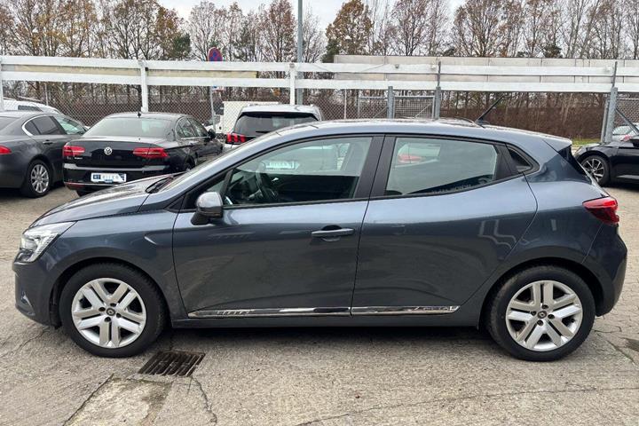 Grå Renault Clio V fra 2021