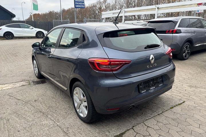 Grå Renault Clio V fra 2021