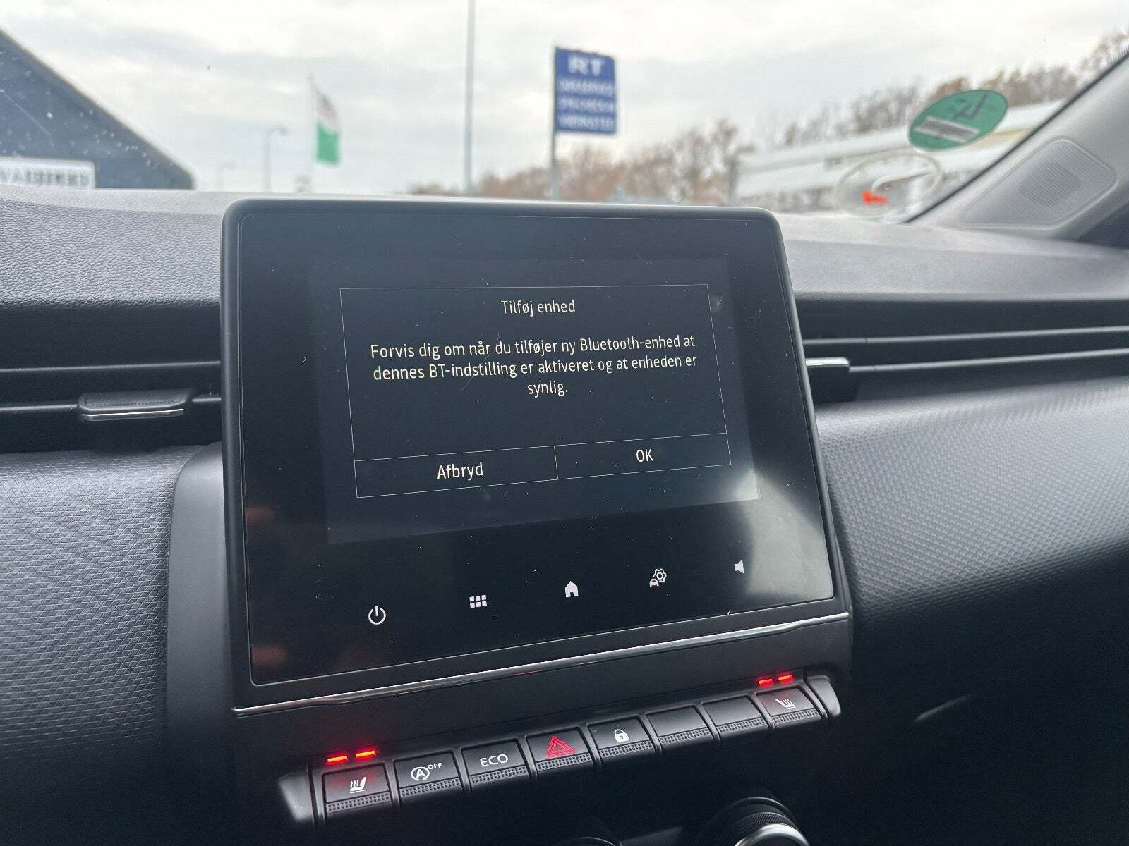 Grå Renault Clio V fra 2021