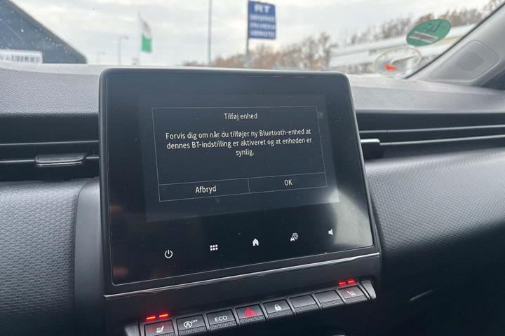 Grå Renault Clio V fra 2021