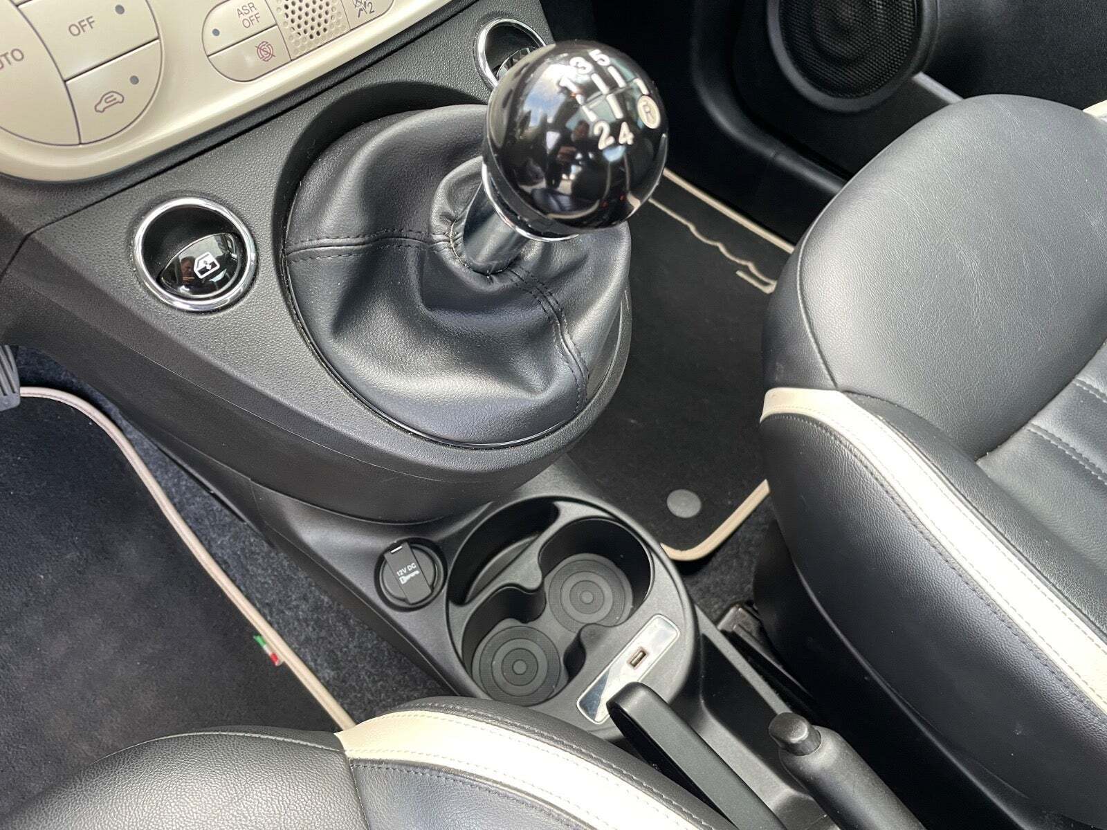 Grå Fiat 500 fra 2019