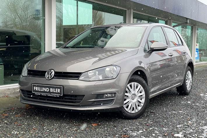 Orange VW Golf VII fra 2014 set udefra