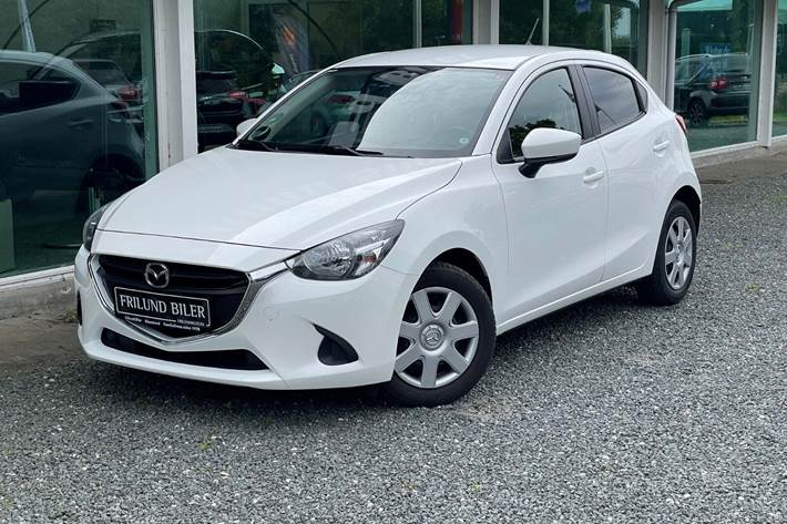 Hvid Mazda 2 fra 2018 set udefra