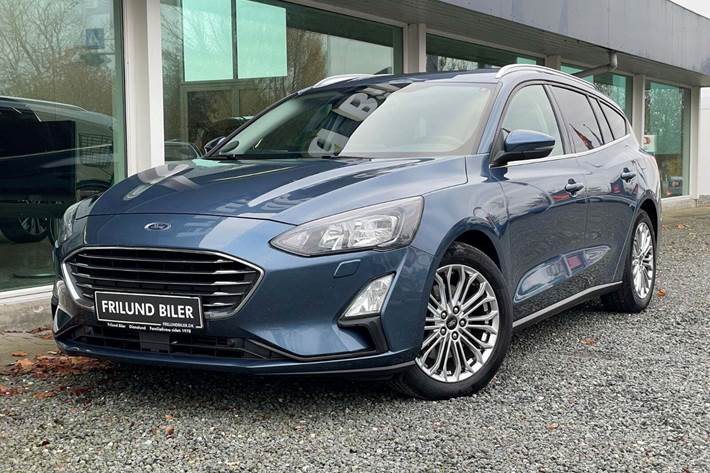 Blå Ford Focus fra 2020 set udefra