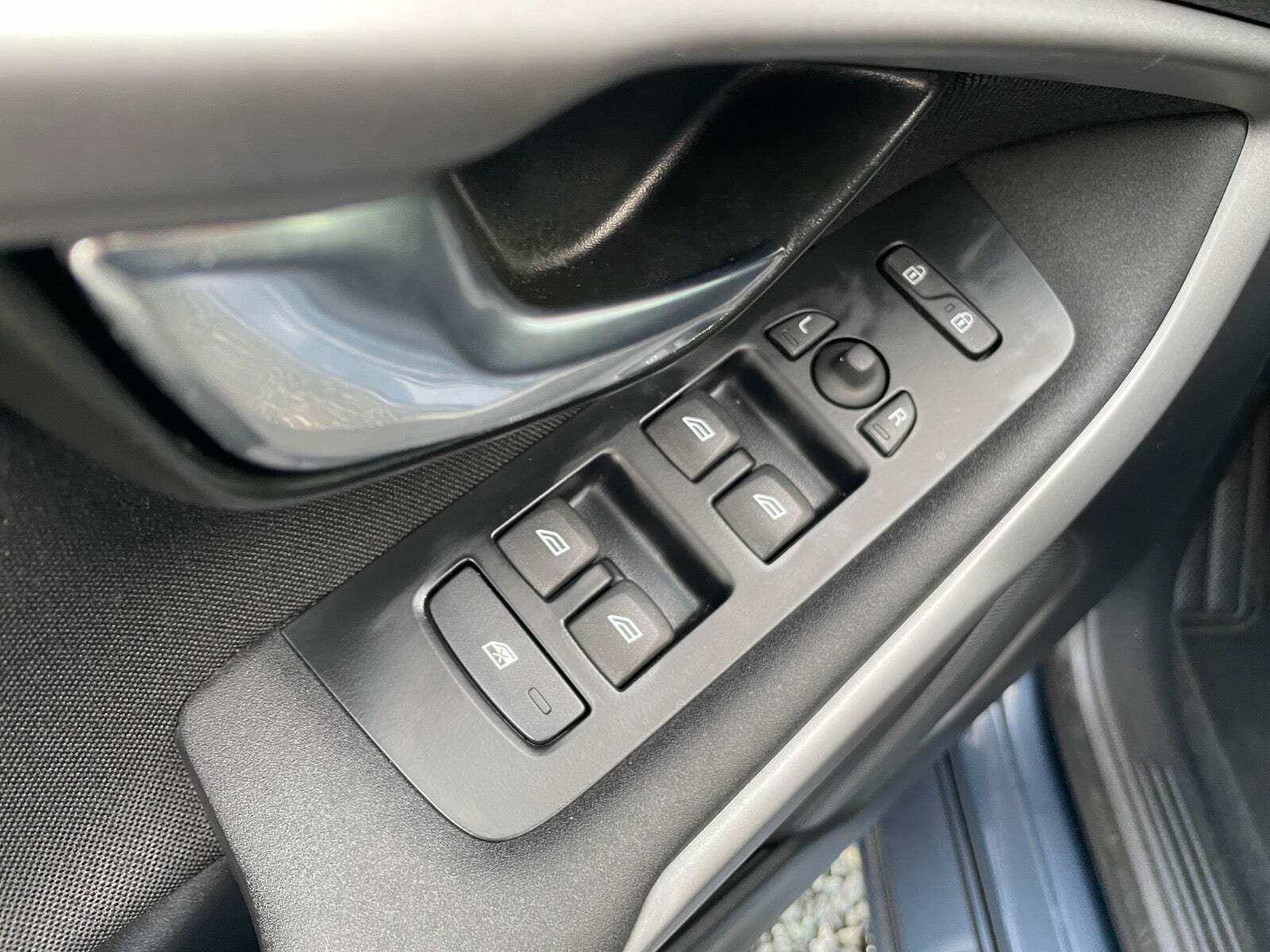 Blå Volvo V40 fra 2018