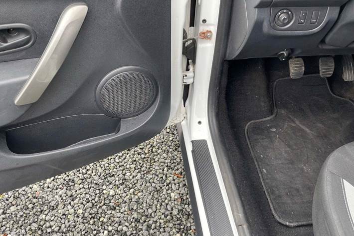 Hvid Dacia Sandero Stepway fra 2015