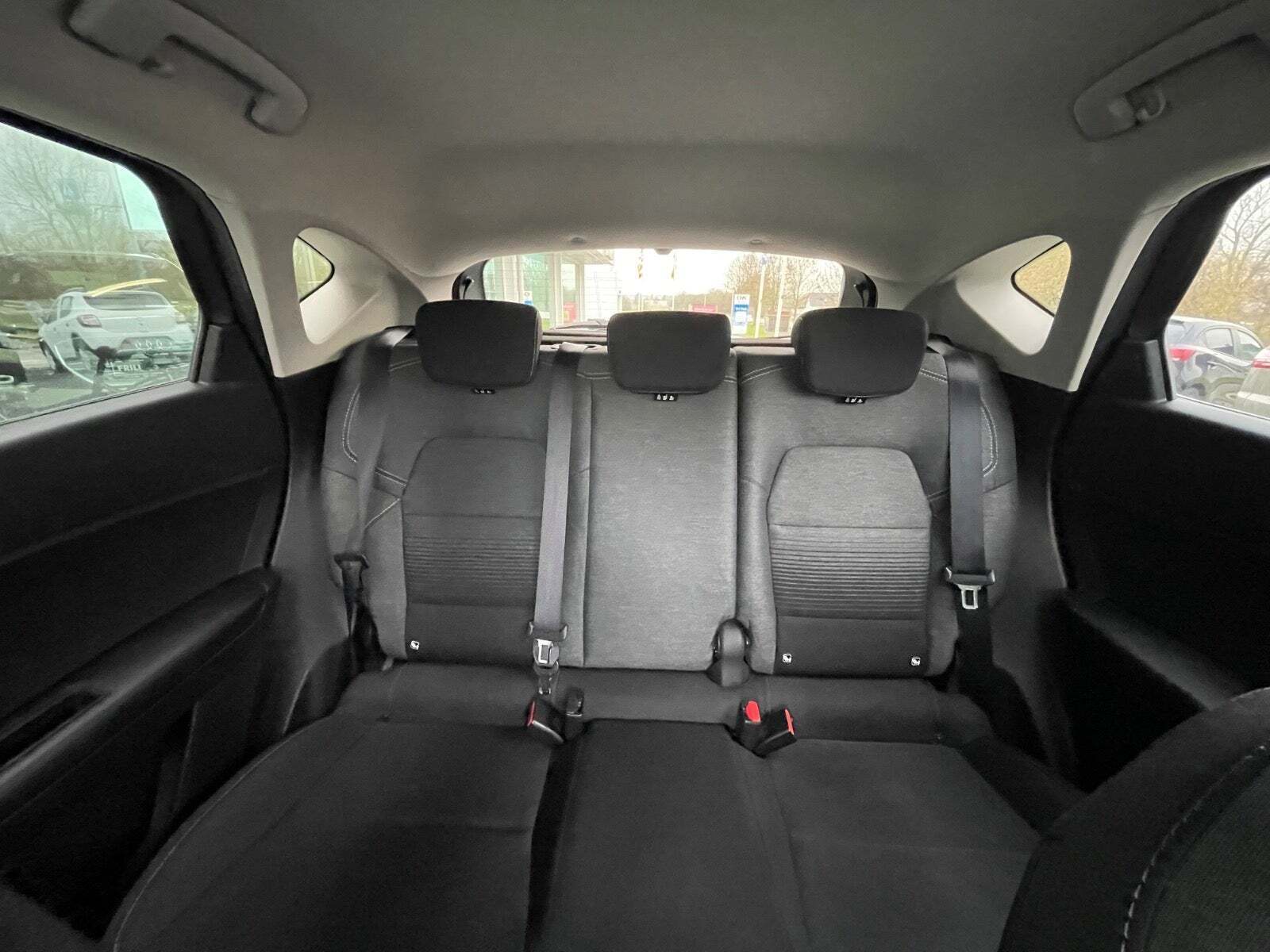 Grå Renault Captur fra 2021