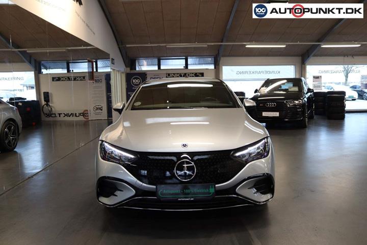 Sølv Mercedes EQE350 fra 2024