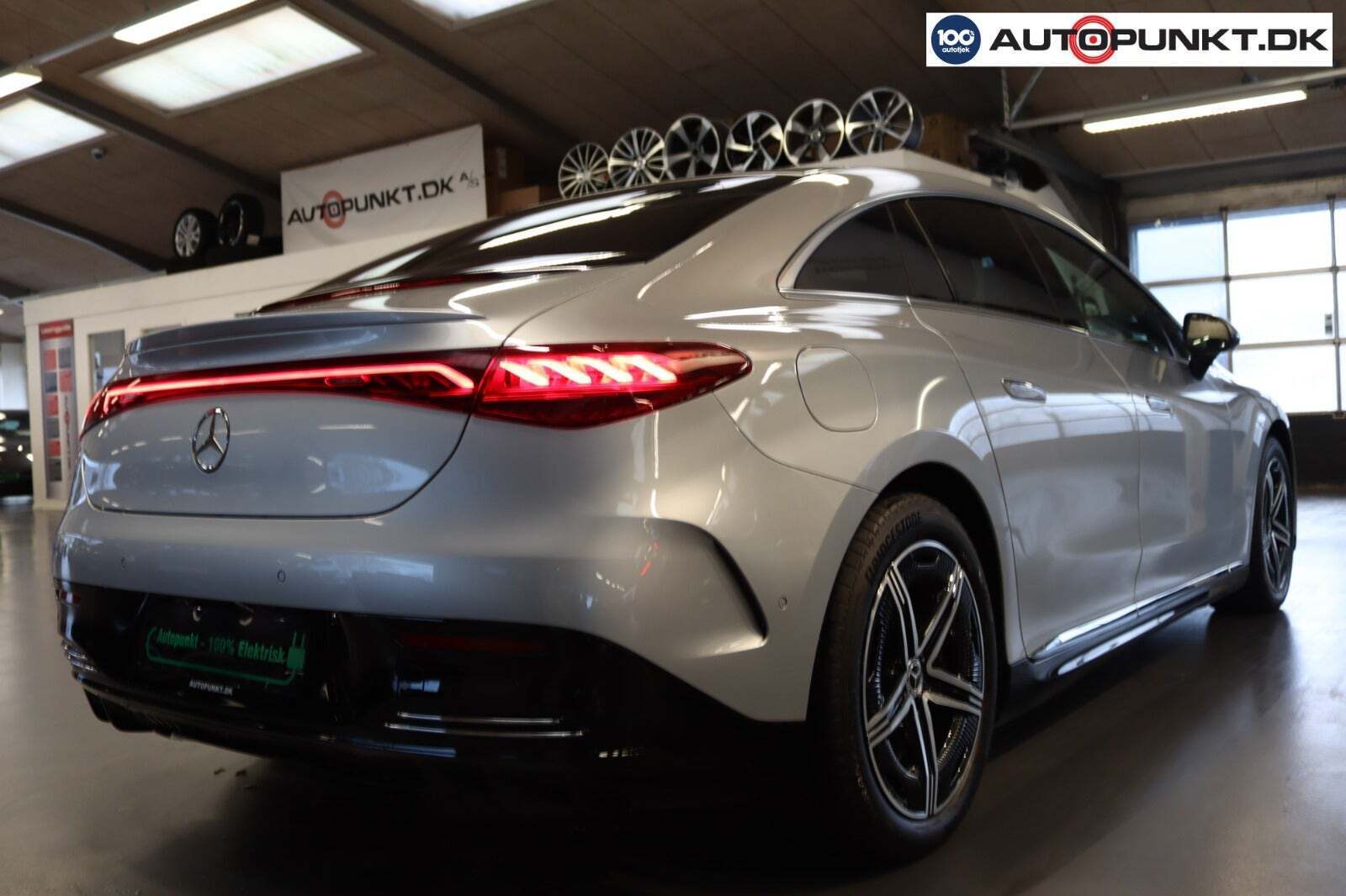 Sølv Mercedes EQE350 fra 2024