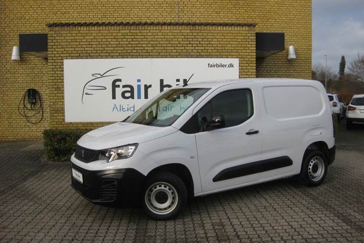 Hvid Peugeot Partner fra 2023