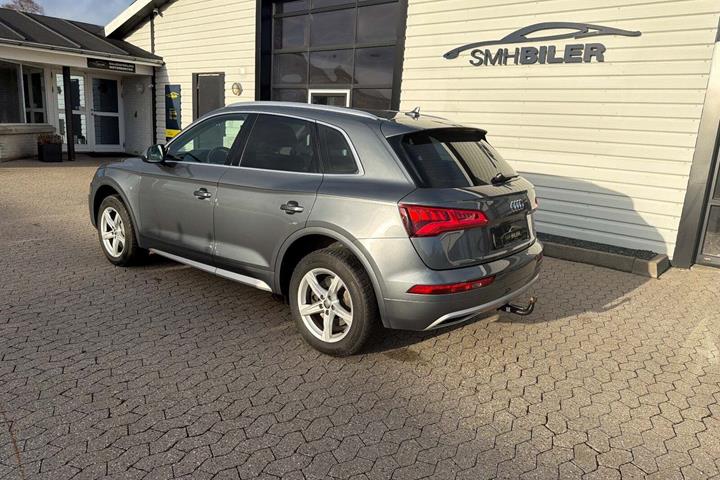 Grå Audi Q5 fra 2020