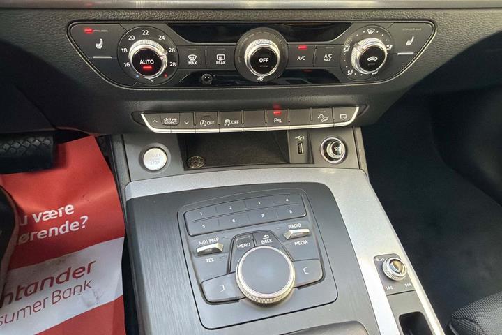 Grå Audi Q5 fra 2020