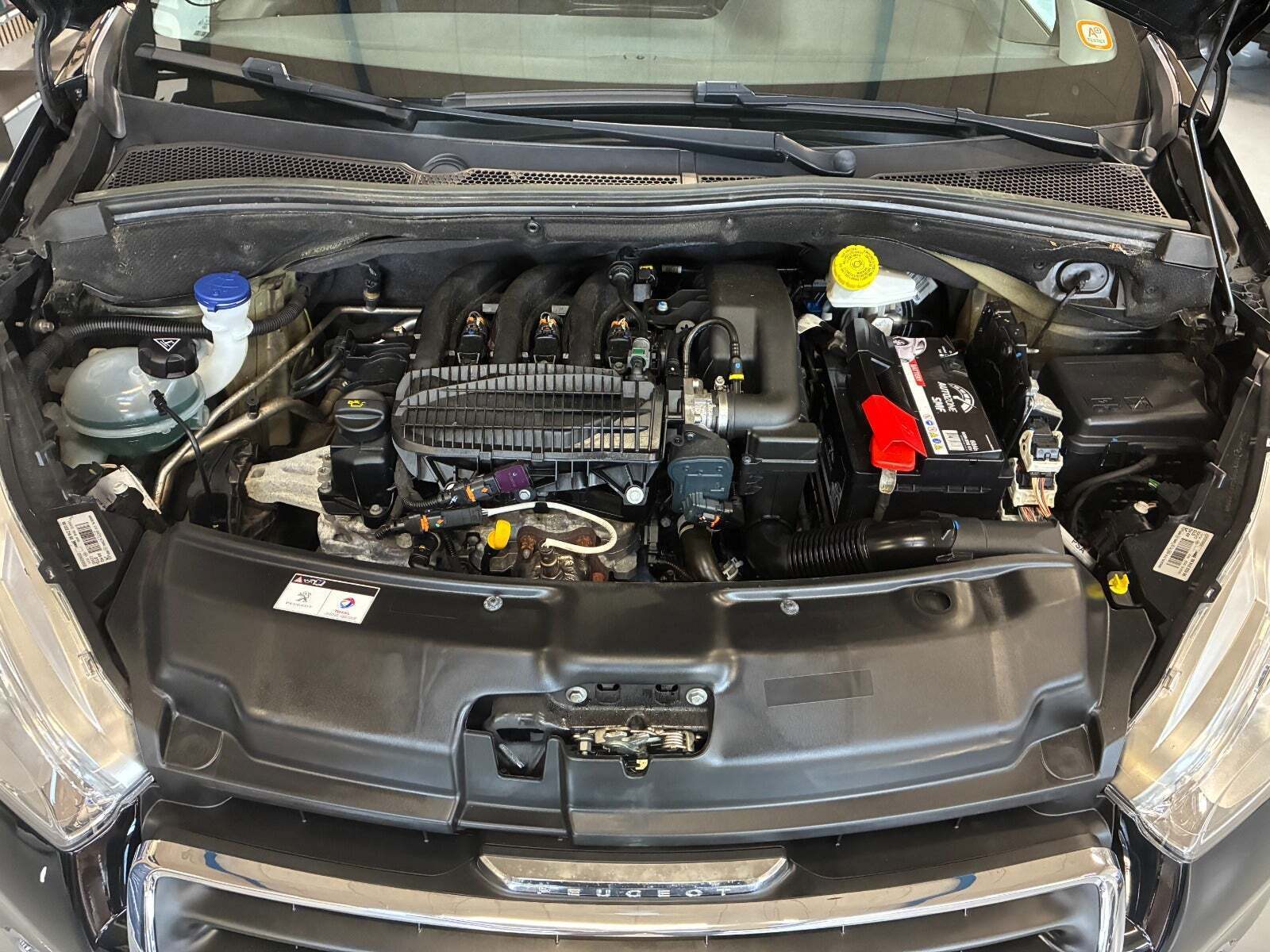 Sort Peugeot 208 fra 2015