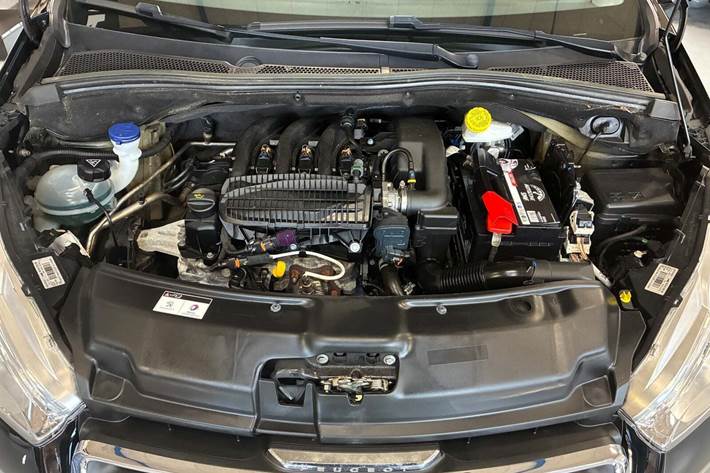 Sort Peugeot 208 fra 2015