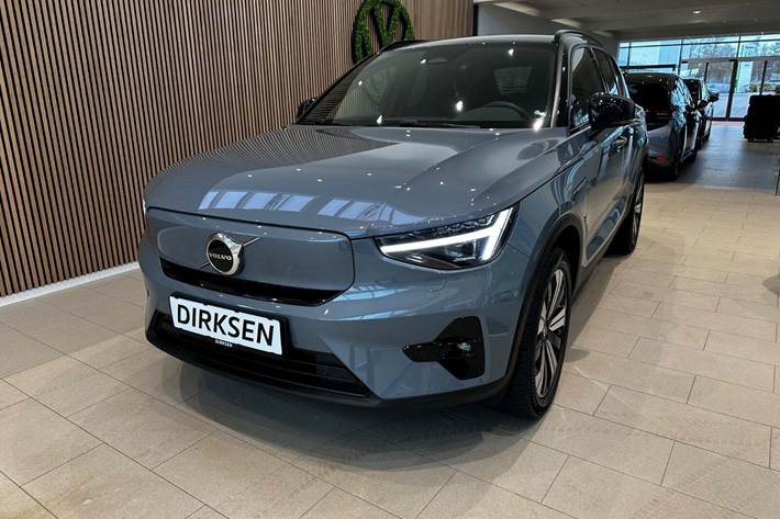 Grå Volvo XC40 fra 2022 set udefra