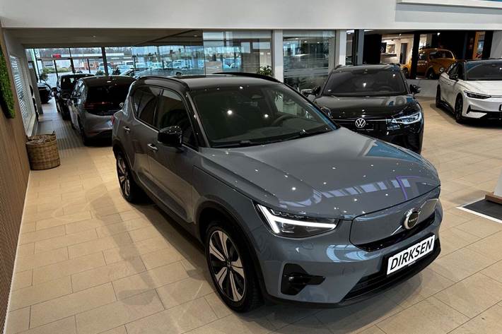 Grå Volvo XC40 fra 2022