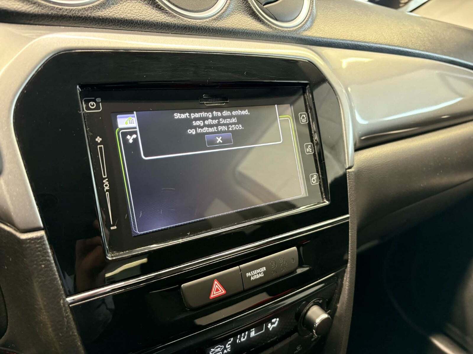 Beige Suzuki Vitara fra 2015