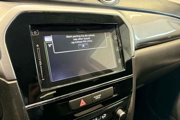 Beige Suzuki Vitara fra 2015