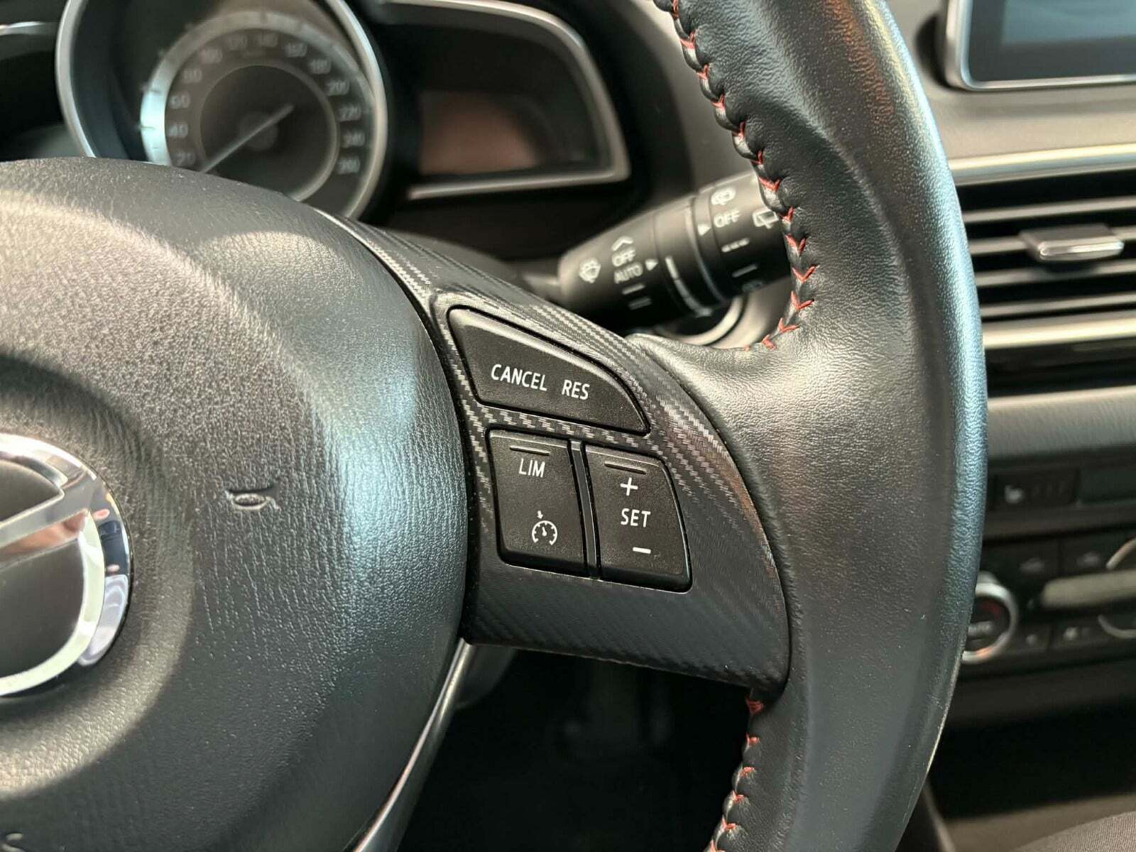 Sort Mazda 3 fra 2015