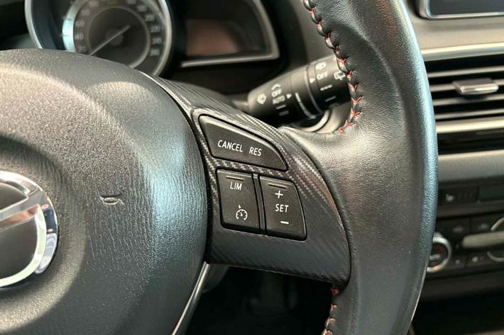 Sort Mazda 3 fra 2015