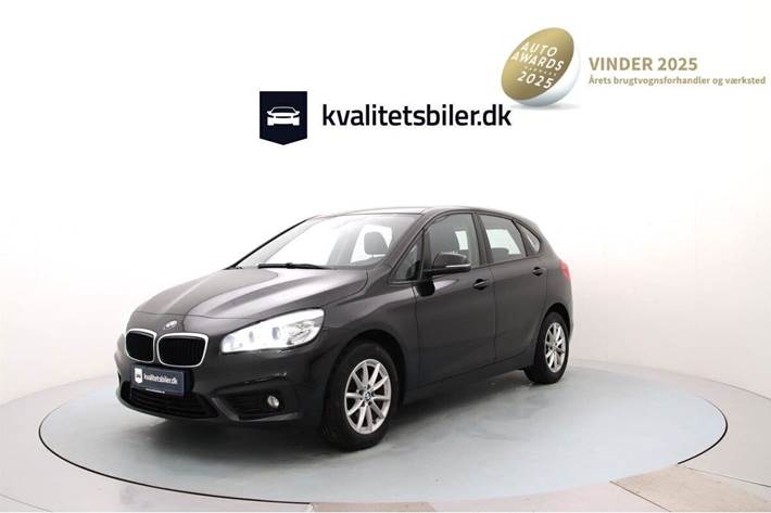 Sort BMW 220i fra 2018 set udefra